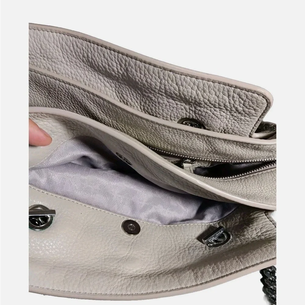 Michael Kors Cream Shoulder Bag with Chain Straps and Textured Leather - Picture 10 of 10